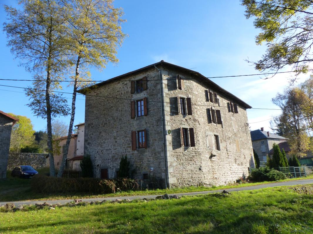 GITE RURAL ST NICOLAS DES BIEFS SALLE A MANGER 