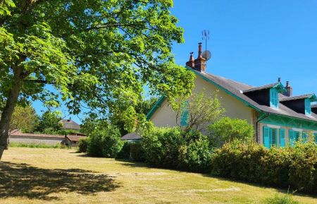 G&icirc;te n&deg;G241990 Lurcy-L&eacute;vis - Allier - G&icirc;te la maison verte &agrave; LURCY-LEVIS dans l'Allier en Auvergne