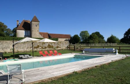G&icirc;te n&deg;G11174 Le Brethon - Allier - G&icirc;te du Ch&acirc;teau du Montais &agrave; Le Brethon dans l'Allier en Auvergne, La piscine