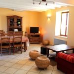 G&icirc;te La Br&ucirc;lette &agrave; Saint-Sauvier, dans l'Allier en Auvergne. S&eacute;jour et salle &agrave; manger spacieux et confortables