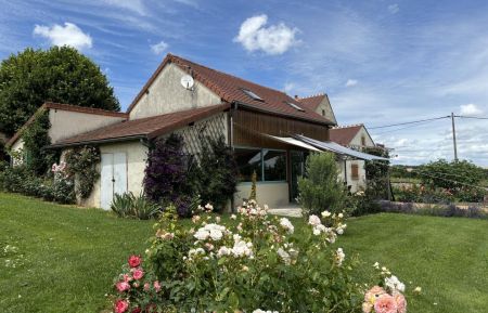 G&icirc;te n&deg;G241970 Louchy-Montfand - Allier - photo