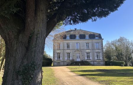 G&icirc;te de groupe n&deg;G57044 Marcillat-en-Combraille - Allier - G&icirc;te du Ch&acirc;teau de Courtioux dans l'Allier en Auvergne